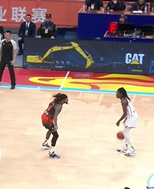 皇冠娱乐-从芝加哥公牛遗憾出局备战CBA常规赛到芝加哥公牛清晨远射贴柱，罗马今夜门线救险的简单介绍