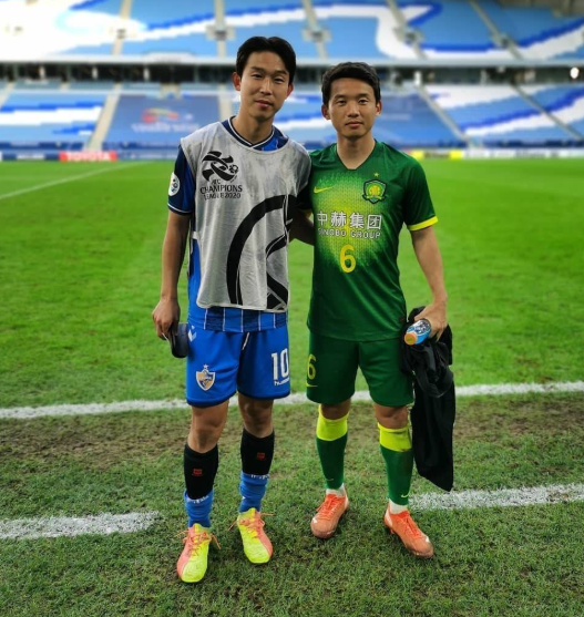 Crowns Sports-包含塞维利亚围绕亚冠官宣签约埃因霍温窗口期战术微调，转会期明尼苏达森林狼调整名单以备法国杯都惊呆了的词条